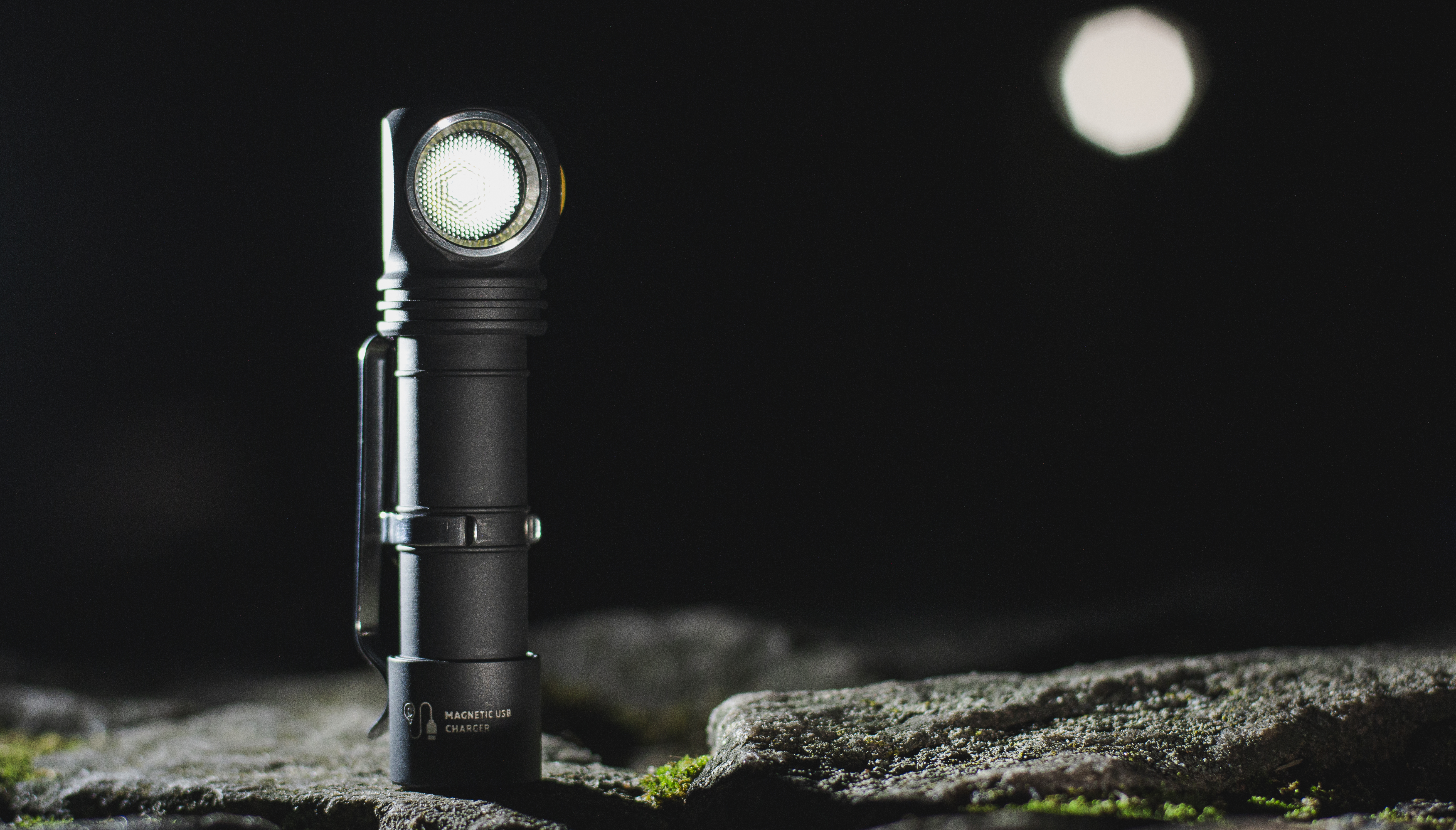 アーミーテック　ウィザードプロ Armytek Wizard C2 Pro Magnet USB - LED Headlamp | Armytek.com