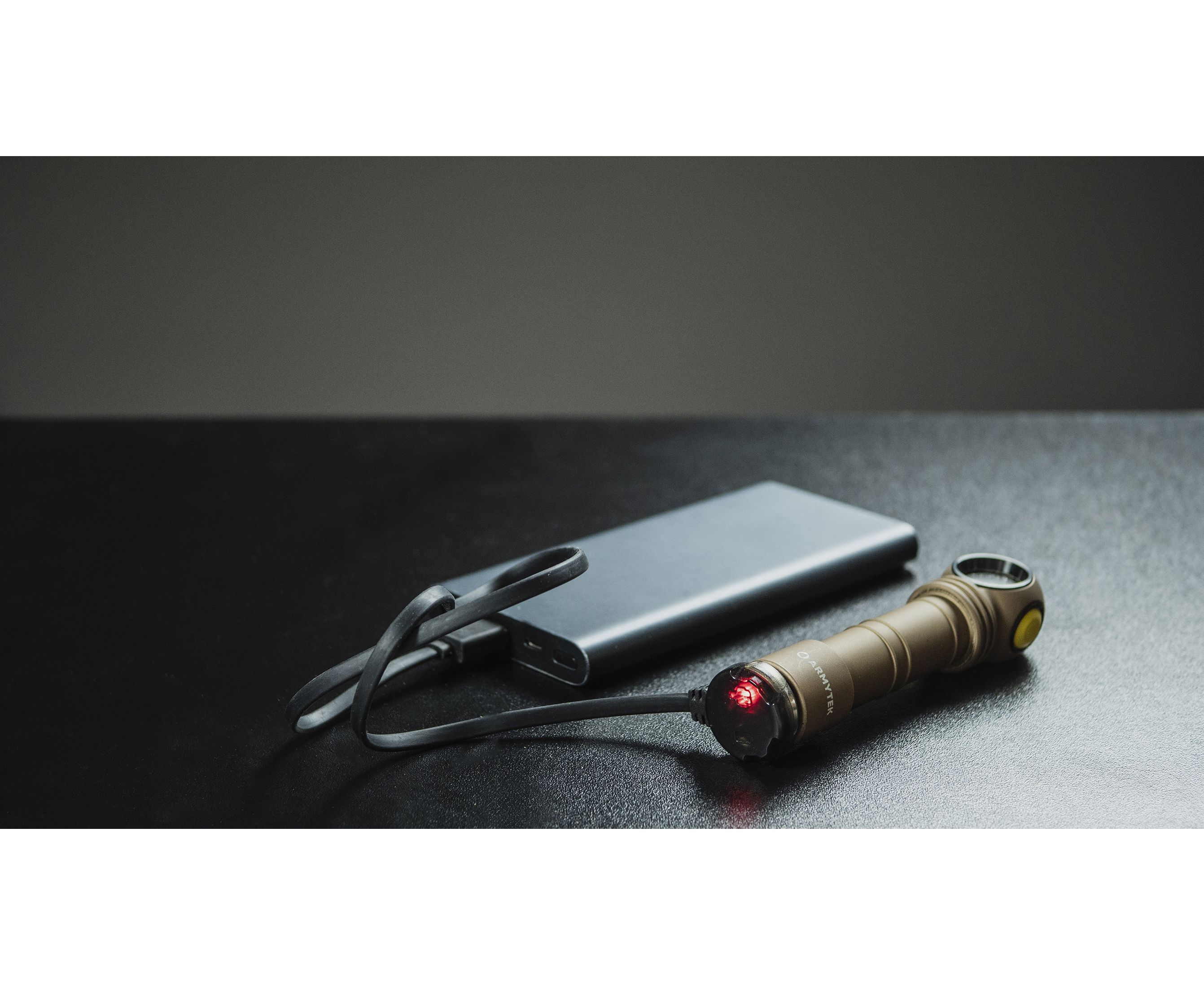 Lampe torche rechargeable multifonction WIZARD C2 PRO ARMYTEK. ATN